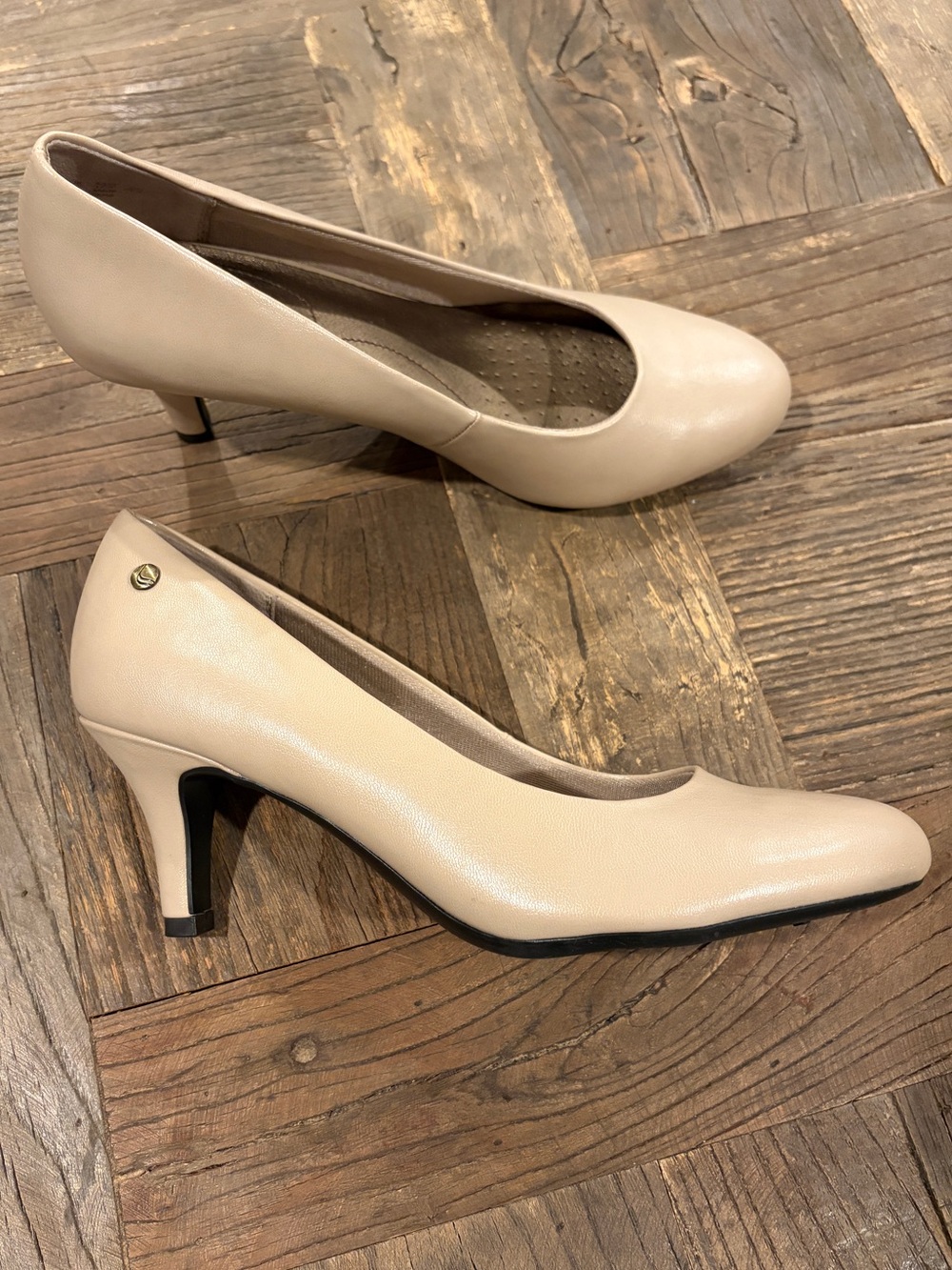 LifeStride Parigi Nude Beige Soft System Pumps Heels Size 7.5M